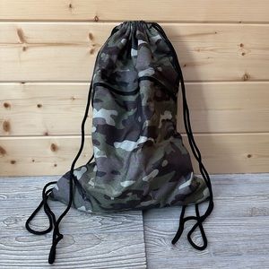 Thirty-One Cinch Sack Camoflauge. Like new